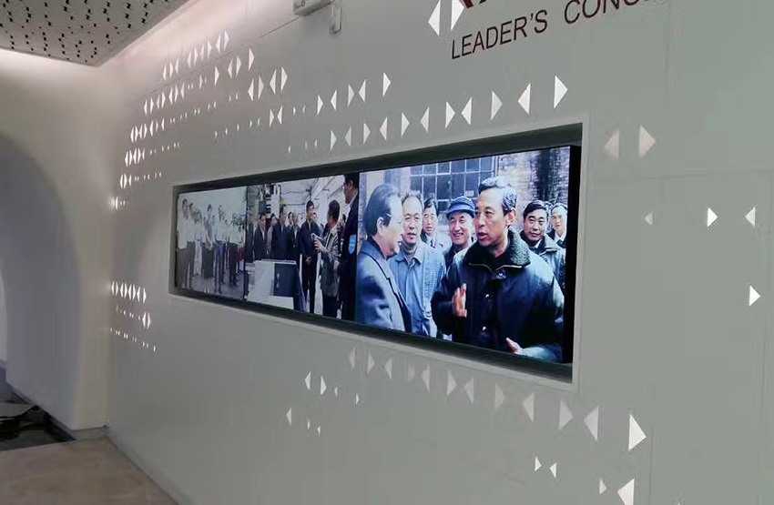 42 inch Wall-mounted Display